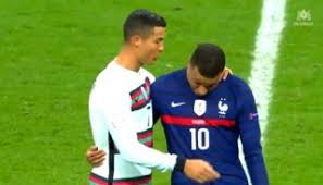 Lima tahun sesudah momen tersebut, mbappe berkembang pesat hingga mampu menjadi salah satu andalan monaco dan bahkan kini bersaing. Kylian Mbappe Cristiano Ronaldo Video