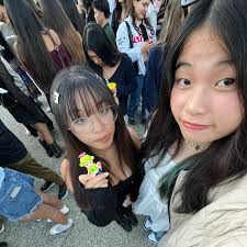 HI EVERYONE my names Kiera, I'm from san jose, ca, and I'm fully committed  to case! I love music (my favorite artists rn are laufey, grentperez, and  alexander 23, but pls still