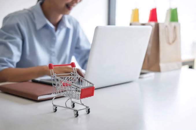 How to Get Your First 100 Customers Without Spending Money