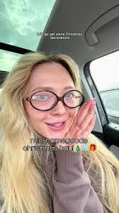 Lorraine Olvera's Instagram, Twitter & Facebook