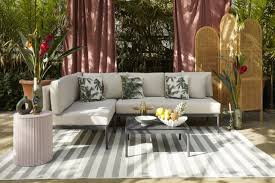 Consigli per le piante e i complementi d'arredo più adatti alle vostre esigenze. Le Nuove Tendenze Per Arredare Il Balcone Il Terrazzo O Il Giardino Di Casa
