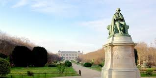 Yes, it is 0.9 miles away from the center of paris. Guide To Jardin Des Plantes Paris Insiders Guide