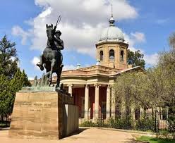 Borrowed from afrikaans bloemfontein, from dutch bloemfontein. Tauche Ein In Die Geschichte Und Kultur Von Bloemfontein Abenteuer Museen Attraktionen Kunst Unterhaltung Kultur Geschichte Reisen Mit Kindern Familienreisen Bloemfontein Kult Tour Free State Mitreissende Kultur De
