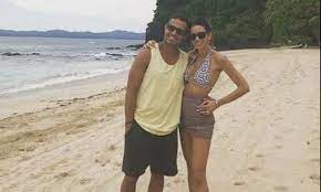 Έτσι γιόρτασε τα πρώτα γενέθλια της κόρης του. Sabbas Poympoyras H Syzygos Toy Phge Sth Madagaskarh Kai Toy Edwse Kati Poy Den Perimename Video Tromaktiko