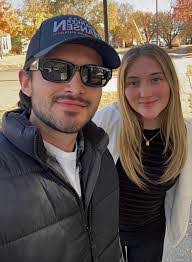 Kris Colwell's Instagram, Twitter & Facebook