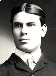 Earl Geer's Instagram, Twitter & Facebook