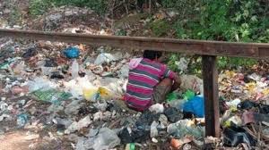 Pasalnya jika membuang sampah dan bukan jadwal membuang sampah tersebut, maka sampah tersebut tidak akan diambil oleh petugas. Dampak Lockdown India Seorang Pria Ditemukan Pungut Makanan Dari Tempat Pembuangan Sampah Tribunnews Com Mobile