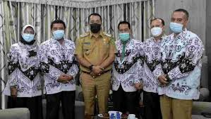 Contoh surat keputusan kepala sekolah untuk pengangkatan guru tidak tetap honorer 2019 administrasi dasar. Pgri Minta Wali Kota Medan Terbitkan Sk Guru Honorer Berita Terkini Medan Sumut Utama News