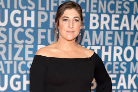 In the blog, bialik explained why she decided to push through and do it, mentioning it was about kids, family, change. Mayim Bialik Gets Candid About Her Painful Recent Breakup People Com