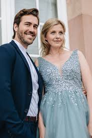 Hochzeitsgast Hochzeit Outfit Inspo Inspiration Couple Couplegoals Paar Partnerlook Dresscode Kombinieren Details Party Festl Modestil Anzugshose Damen Kleider