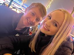 Bonnie Hennessy's Instagram, Twitter & Facebook