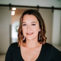 Shelly Downs's Instagram, Twitter & Facebook