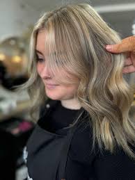 LIVED INN BLONDE 🛋️...