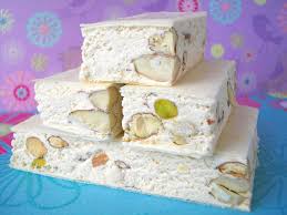 Le Nougat Tendre La Recette A Garder Precieusement Pour Des Cadeaux Gourmands Katoo Is In The Kitchen Nougat Recette Recette Patisserie