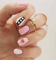 En este diseño predomina el color rosa y combina dibujos de flores con animal print para crear un diseño. Https Xn Decorandouas Jhb Net Unas Rosa