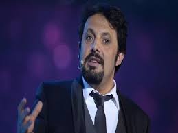 Enrico brignano (born 18 may 1966) is an italian actor, playwright, comedian, presenter and writer. Enrico Brignano Eta Altezza Peso La Storia Con Flora Canto E La Figlia