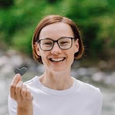 Elisa Ernst's Instagram, Twitter & Facebook