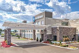 24th parkway , phoenix, 85016 bruce wienberg operations , united states chief executive officer, david kong president telephone + 1 6029574200 senior vice president, dorothy dowling chief marketing. Best Western Hotels Exceptional Value Book Now And Save