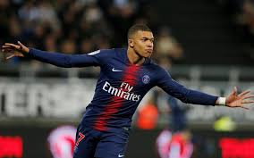 Pour ceux qui veulent prendre de l'avance sur le mode de jeu fut (fifa ultimate en effet, ea a divulgué les dates de sorties pour l'application web et companion app qui permettent chaque année de prendre une longueur d'avance. Toutes Les Premieres Rumeurs Sur Fifa 20 Date De Sortie Nouveautes Et Plus Dexerto Fr