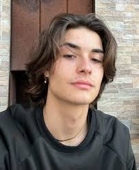 Isabelle Parsons's Instagram, Twitter & Facebook