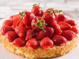 Wenn die sahne schön fest ist, die creme fraiche und die mandeln unterrühren. Erdbeerkuchen Mit Murbeteig Boden Rezept Eat Smarter