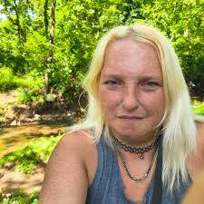 Early Nirvana Interview.  https://medium.com/cuepoint/hanging-with-nirvana-at-kurt-s-house-in-1989-84eb0331ffc2#.b844rbne1