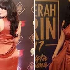 Uqasha senrose longkang seksi di morib. Uqasha Senrose Mengamuk Netizen Kritik Dirinya Gemuk Macam Mak Orang