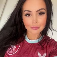 Bethany Roach (@bethanygreenhow)