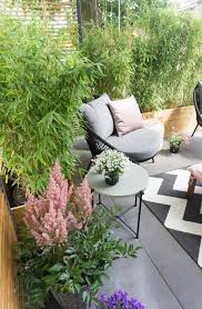 Lounge Terrasse Selber Bauen Holz In 2020 Kleine Hinterhofgarten Terrasse Lounge Moderne Pergola