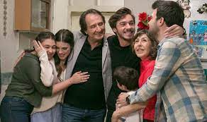 Arka sokaklar dizisinin yayınlanmaya başladığı tarih olan 2006'dan beri tekin karakterini canlandıran onur bay'ın diziye veda edeceği öğrenildi.kanal d ekr. Arka Sokaklar Da Yaprak Dokumu Onur Bay In Ardindan Yusra Geyik De Diziden Ayriliyor