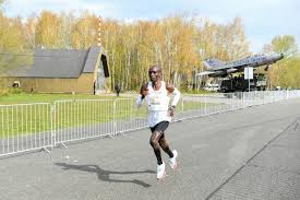 Kipchoge, of course, achieved the remarkable goal of becoming the first human to unofficially run the 2020 was meant to be the year of the olympics and it is no surprise, therefore, that kipchoge. Kipchoge Shows Olympic Form With Enschede Marathon Win