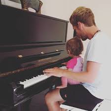 Die freude ist auch deswegen groß, weil tini osterloh im letzten jahr eine fehlgeburt erlitten hatte. Gzsz Star Niklas Eigene Hochzeit War Kurzschlussaktion Promiflash De