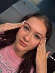 Looking for a lash artist that has last minute availability this Saturday  10/4 for a full set of lashes. Would love to see some photos of work as  well!