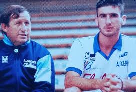 Oyuncularının saha dışında ne yaptığını bir dedektif gibi takip etmesiyle bilinen guy rox, bir akşam. Cantona Et Guy Roux Aja 1987 Mens Tops Polo Ralph Lauren Polo Shirt