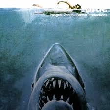 Requin au ventre blanc, aux dents nacr?es dans les eaux chaudes je t'entra?nerai et sans que tu le saches avec amour avec douceur. Le Mythe Du Requin Tueur Brut