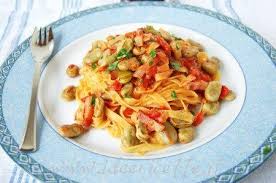 320 gr di mezze maniche rigate. Ricetta Pasta Con Fave Pancetta E Pomodorini Ideericette