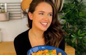 Mimi Harrison's Instagram, Twitter & Facebook