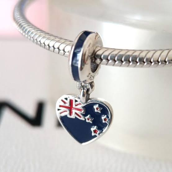 New Zealand heart charm on a classic silver snake chain, AI generated