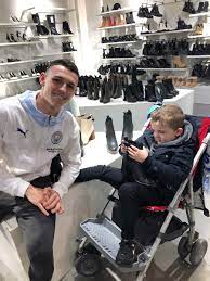 The official website for phil foden, manchester and england player. Alex On Twitter Missus Bumped Into Philfoden In River Island Asked Him For A Photo And He Noticed That My Son Was Autistic And Ended Up Starting A Conversation With My Missus