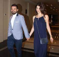 Beren saat'in instagram hesabından paylaştığı fotoğrafa yaptığı yorumla insanların aklına 'ayrılıyorlar mı?' sorusunu getirdi. Beren Saat Ile Kenan Dogulu Ciftinden Iddialari Dogrulayan Hareket Haberler Magazin