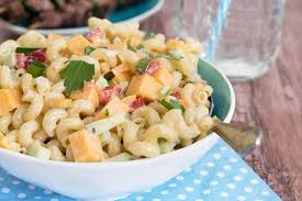 Des Pates Et Du Cheddar Pour La Gourmandise Des Legumes Croquants Pour La Legerete Et Le Gout Une Sauce Onctueuse Et Ac Salade De Pates Salade Recette Salade