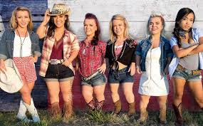 There is no shortage of drama within this circle of friends as they face the daily challenges that come with being a little person. 90 Little Woman Alanta Dallas La Ny Ideas Little Women La Little People Women