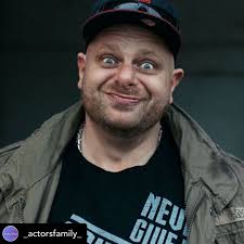 Posted @withregram • @_actorsfamily_ • ALEXANDER CZERWINSKI • steht ab  November als Vladimir für die Netflix Serie "Achtsam Morden" vor der  Kamera. Regie: Monika Plura, Max Zähle Produktion: Constantin Television  Casting: Anna-Lena