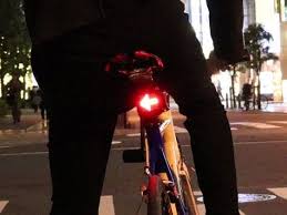 方向指示とブレーキランプを自動表示する自転車用ウィンカー テールランプがサンコーから エルミタージュ秋葉原 自転車 秋葉原 指示