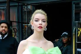 She is best known for her roles as beth harmon in ход королевы (2020). Anya Taylor Joy Is Dainty In A Lace Dress Black Heels At Sag Awards Footwear News