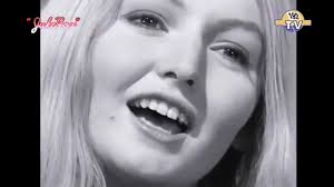 🎤🎤 Mary Hopkin, 🎼🎼 Those Were The Days, 💙💚💙 #ClassicLoveSong 💙💚💙,  🌴🌱💕 𝙏𝙝𝙚 𝙈𝙖𝙜𝙞𝙘 𝙊𝙛 𝙈𝙪𝙨𝙞𝙘 💕🌱🌴, 𝙈𝙪𝙨𝙞𝙘 &  𝙈𝙚𝙢𝙤𝙧𝙞𝙚𝙨, 🌹🌺🌹 📯🥁🎻🎺🎹🎸🎷🌹🌺🌹 , 𝐆ₒ ₗ 𝐝 ₑ ₙ O ₗ 𝐝 ᵢ ₑ ₛ,  °°°°°°°°°°○○○°°°°°°°°°°