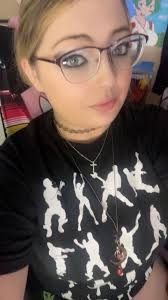 Is it late Friday enough? I hope so cuz it's past 8pm and that's what it  says 😅 I've got an important mission for the ratties. We must invade a  poll! Our