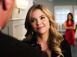She was wearing one of the dresses she had received from aria, surpassing the nobility and second only to the bride. How To Dress Like The Pretty Little Liars Hanna College Fashion