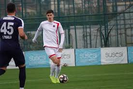 Berat özdemir'in trabzonspor'a 4,5 yıllık imza atacağı ifade edildi. Facebook