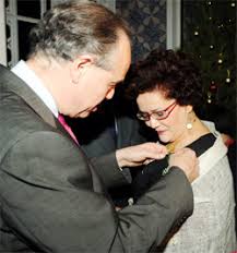 Rappelons que frédéric mitterrand est depuis toujours un ami rapproché de la tunisie. Le Ministre Demeure Toujours Le Meme L Ami L Hommage De Frederic Mitterrand Au Theatre Tunisien